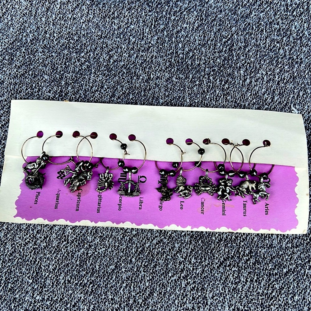 Wine glass identifiers /markers